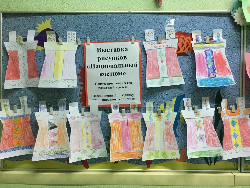 Педагоги и воспитанники средней группы к Дню народного единства подготовили выставку детских работ «Национальный костюм».