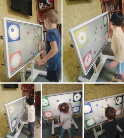 Учитель -дефектолог Ирина Викторовна для закрепления понятий форма и цвет, использовала на занятии в старшей группе 6 интерактивный комплекс «Волшебная поляна».