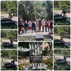 11 мая ребята подготовительной группы 1 возложили цветы к памятнику жертвам концлагерей.