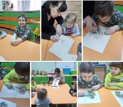 В младшей группе 1 прошло занятие «Письмо русскому солдату», наши малыши под руководством педагогов писали поздравительные письма с Днём защитника Отечества нашим солдатам.