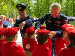 Сегодня прошло торжественное посвящение в маленькие патриоты команд детских садов Кировского района 71, 69 и 50